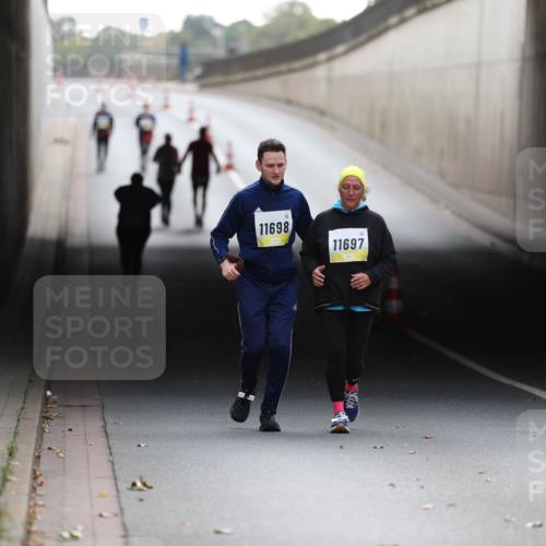 05.10.2025 - 20. swb-Marathon Bremen Michael Strokosch http://msf.ph/oto/9209472 05.10.2025 11:19:32 Laufen 11698, 11697 meine-sportfotos.de