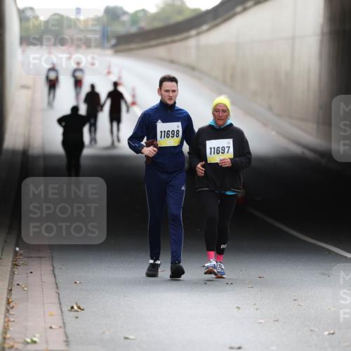 05.10.2025 - 20. swb-Marathon Bremen Michael Strokosch http://msf.ph/oto/9209473 05.10.2025 11:19:32 Laufen 11698, 11697 meine-sportfotos.de
