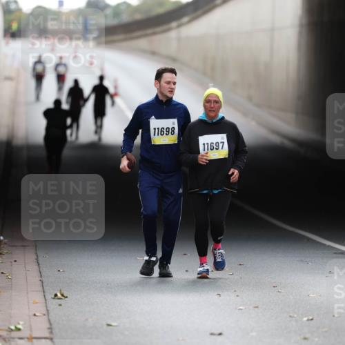 05.10.2025 - 20. swb-Marathon Bremen Michael Strokosch http://msf.ph/oto/9209475 05.10.2025 11:19:33 Laufen 11698, 11697 meine-sportfotos.de