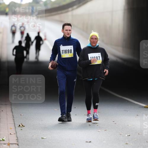 05.10.2025 - 20. swb-Marathon Bremen Michael Strokosch http://msf.ph/oto/9209477 05.10.2025 11:19:34 Laufen 11698, 11997 meine-sportfotos.de
