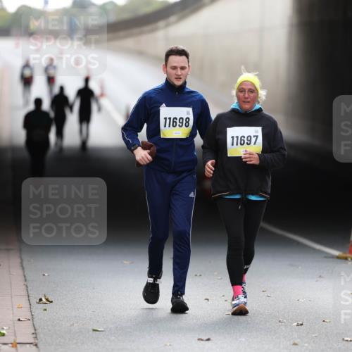 05.10.2025 - 20. swb-Marathon Bremen Michael Strokosch http://msf.ph/oto/9209481 05.10.2025 11:19:35 Laufen 11698, 11697 meine-sportfotos.de