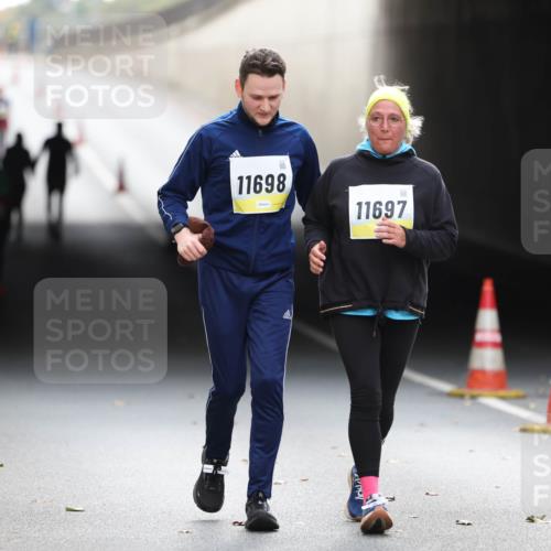 05.10.2025 - 20. swb-Marathon Bremen Michael Strokosch http://msf.ph/oto/9209485 05.10.2025 11:19:37 Laufen 11698, 11697 meine-sportfotos.de