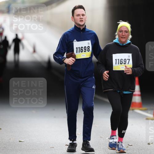 05.10.2025 - 20. swb-Marathon Bremen Michael Strokosch http://msf.ph/oto/9209486 05.10.2025 11:19:38 Laufen 11698, 11697 meine-sportfotos.de