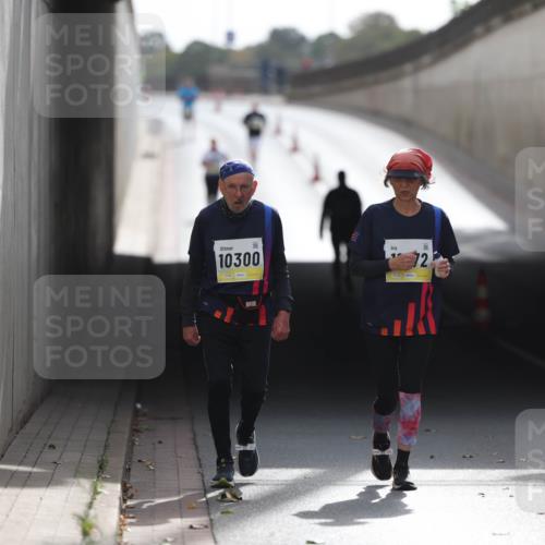 05.10.2025 - 20. swb-Marathon Bremen Michael Strokosch http://msf.ph/oto/9209521 05.10.2025 11:20:25 Laufen 10300, 72 meine-sportfotos.de