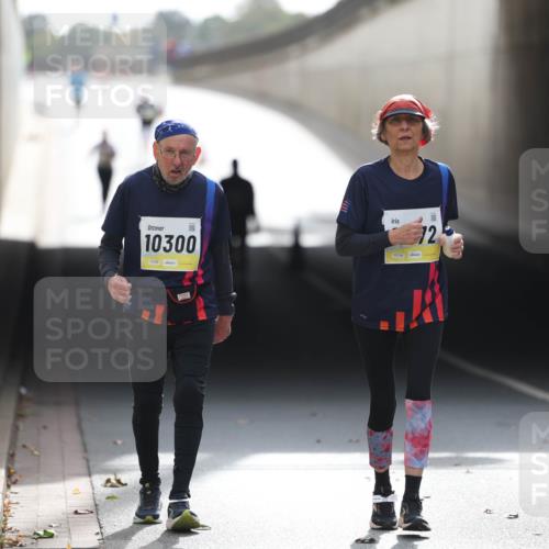 05.10.2025 - 20. swb-Marathon Bremen Michael Strokosch http://msf.ph/oto/9209525 05.10.2025 11:20:28 Laufen 10300, 12, 02136 meine-sportfotos.de
