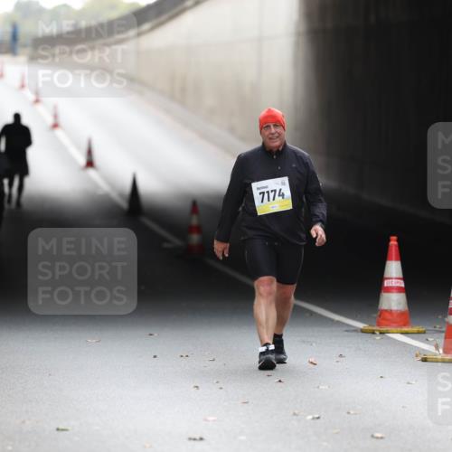 05.10.2025 - 20. swb-Marathon Bremen Michael Strokosch http://msf.ph/oto/9209529 05.10.2025 11:20:46 Laufen 7174 meine-sportfotos.de