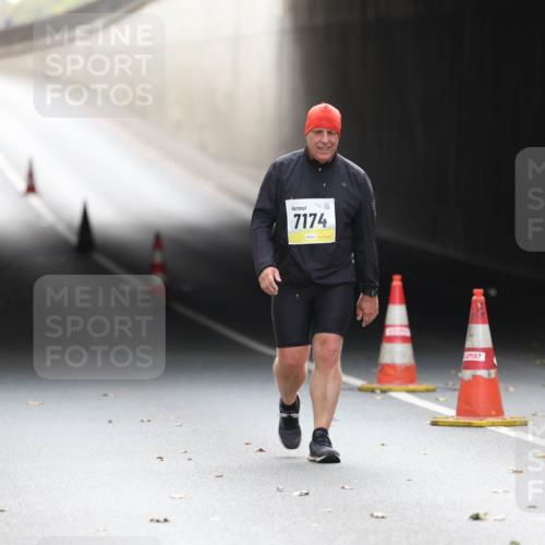 05.10.2025 - 20. swb-Marathon Bremen Michael Strokosch http://msf.ph/oto/9209532 05.10.2025 11:20:47 Laufen 7174 meine-sportfotos.de