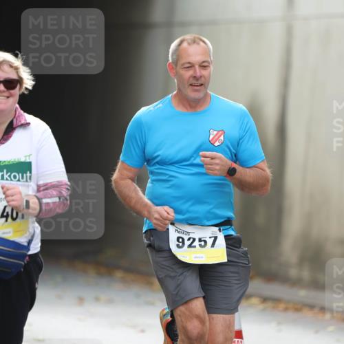 05.10.2025 - 20. swb-Marathon Bremen Michael Strokosch http://msf.ph/oto/9209543 05.10.2025 11:21:08 Laufen 1040, 9257, 01860 meine-sportfotos.de