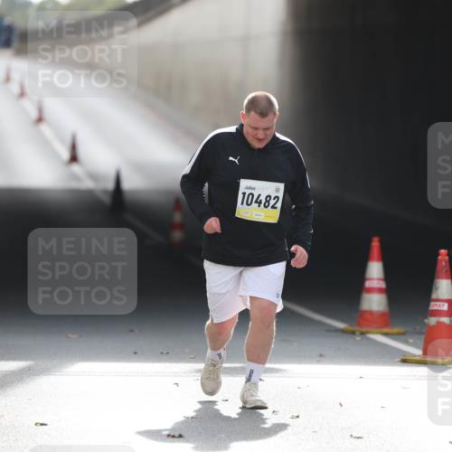 05.10.2025 - 20. swb-Marathon Bremen Michael Strokosch http://msf.ph/oto/9209546 05.10.2025 11:21:12 Laufen 10482 meine-sportfotos.de