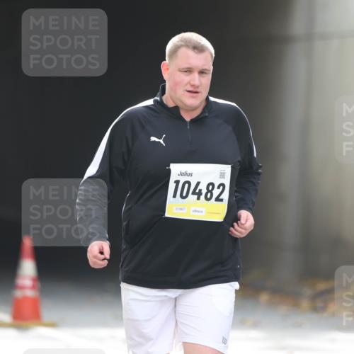 05.10.2025 - 20. swb-Marathon Bremen Michael Strokosch http://msf.ph/oto/9209557 05.10.2025 11:21:16 Laufen 10482, 01867 meine-sportfotos.de