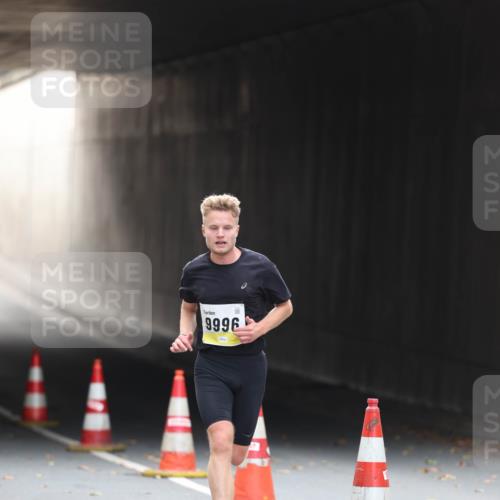 05.10.2025 - 20. swb-Marathon Bremen Michael Strokosch http://msf.ph/oto/9209738 05.10.2025 10:29:15 Laufen 9996 meine-sportfotos.de