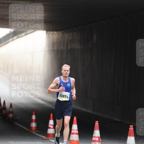 05.10.2025 - 20. swb-Marathon Bremen Michael Strokosch http://msf.ph/oto/9209753 05.10.2025 10:29:27 Laufen 10894 meine-sportfotos.de