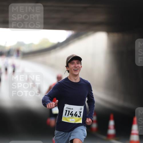 05.10.2025 - 20. swb-Marathon Bremen Michael Strokosch http://msf.ph/oto/9209902 05.10.2025 10:31:29 Laufen 11443 meine-sportfotos.de