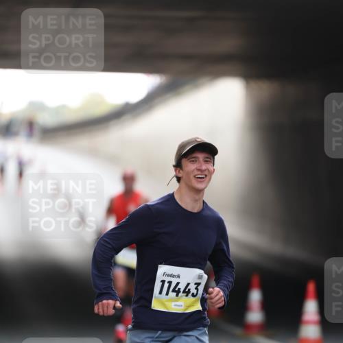 05.10.2025 - 20. swb-Marathon Bremen Michael Strokosch http://msf.ph/oto/9209903 05.10.2025 10:31:29 Laufen 3, 11443 meine-sportfotos.de