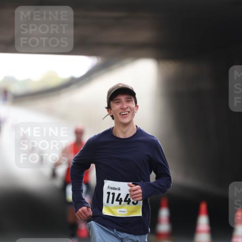 05.10.2025 - 20. swb-Marathon Bremen Michael Strokosch http://msf.ph/oto/9209904 05.10.2025 10:31:29 Laufen 11443 meine-sportfotos.de