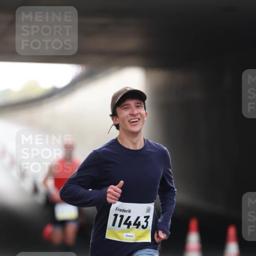 05.10.2025 - 20. swb-Marathon Bremen Michael Strokosch http://msf.ph/oto/9209905 05.10.2025 10:31:29 Laufen 11443 meine-sportfotos.de