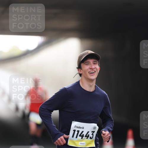 05.10.2025 - 20. swb-Marathon Bremen Michael Strokosch http://msf.ph/oto/9209906 05.10.2025 10:31:30 Laufen 11443 meine-sportfotos.de