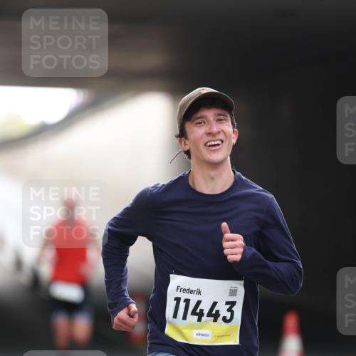 05.10.2025 - 20. swb-Marathon Bremen Michael Strokosch http://msf.ph/oto/9209907 05.10.2025 10:31:30 Laufen 11443 meine-sportfotos.de