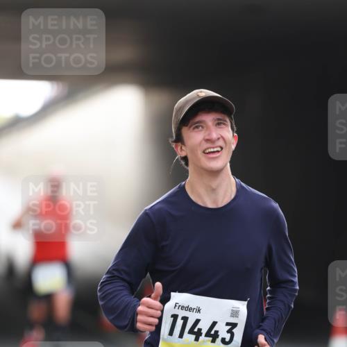05.10.2025 - 20. swb-Marathon Bremen Michael Strokosch http://msf.ph/oto/9209908 05.10.2025 10:31:30 Laufen 11443 meine-sportfotos.de