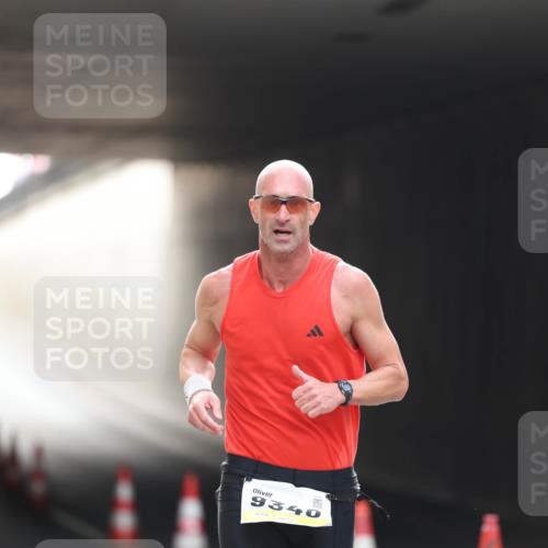 05.10.2025 - 20. swb-Marathon Bremen Michael Strokosch http://msf.ph/oto/9209917 05.10.2025 10:31:33 Laufen 9340 meine-sportfotos.de