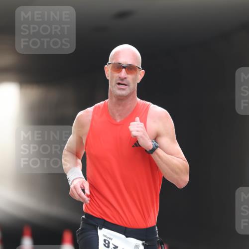 05.10.2025 - 20. swb-Marathon Bremen Michael Strokosch http://msf.ph/oto/9209919 05.10.2025 10:31:34 Laufen 9340, 02300 meine-sportfotos.de