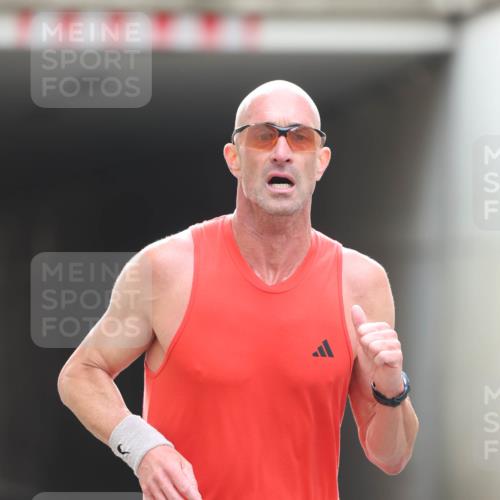 05.10.2025 - 20. swb-Marathon Bremen Michael Strokosch http://msf.ph/oto/9209921 05.10.2025 10:31:34 Laufen 9340, 02300 meine-sportfotos.de