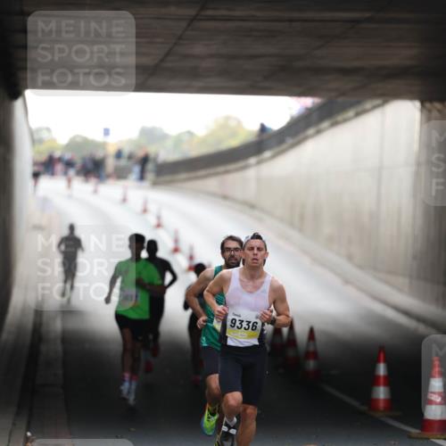 05.10.2025 - 20. swb-Marathon Bremen Michael Strokosch http://msf.ph/oto/9209922 05.10.2025 10:31:42 Laufen 9336 meine-sportfotos.de