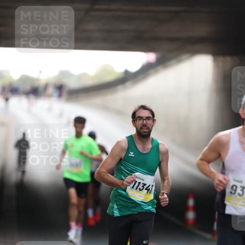 05.10.2025 - 20. swb-Marathon Bremen Michael Strokosch http://msf.ph/oto/9209931 05.10.2025 10:31:45 Laufen 11341, 02286, 93 meine-sportfotos.de