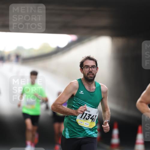 05.10.2025 - 20. swb-Marathon Bremen Michael Strokosch http://msf.ph/oto/9209934 05.10.2025 10:31:45 Laufen 11341, 02286 meine-sportfotos.de