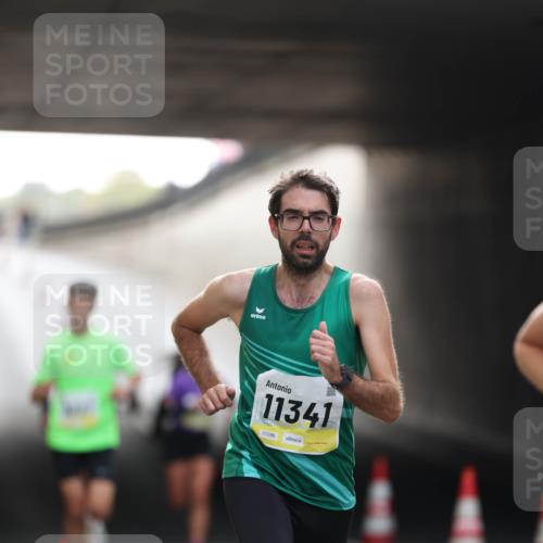 05.10.2025 - 20. swb-Marathon Bremen Michael Strokosch http://msf.ph/oto/9209935 05.10.2025 10:31:46 Laufen 11341, 02286 meine-sportfotos.de