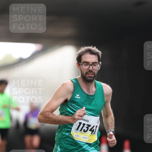 05.10.2025 - 20. swb-Marathon Bremen Michael Strokosch http://msf.ph/oto/9209937 05.10.2025 10:31:46 Laufen 11341, 02286 meine-sportfotos.de