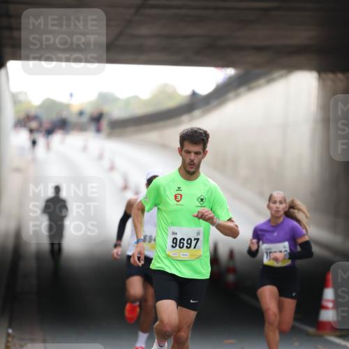 05.10.2025 - 20. swb-Marathon Bremen Michael Strokosch http://msf.ph/oto/9209940 05.10.2025 10:31:47 Laufen 9697, 02661 meine-sportfotos.de