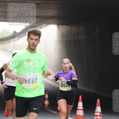 05.10.2025 - 20. swb-Marathon Bremen Michael Strokosch http://msf.ph/oto/9209944 05.10.2025 10:31:49 Laufen 9697, 10538 meine-sportfotos.de
