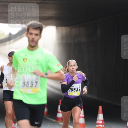 05.10.2025 - 20. swb-Marathon Bremen Michael Strokosch http://msf.ph/oto/9209945 05.10.2025 10:31:49 Laufen 9, 9697, 10538 meine-sportfotos.de