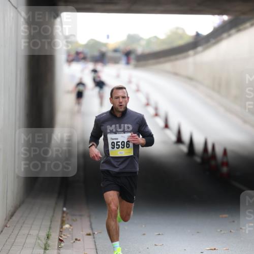 05.10.2025 - 20. swb-Marathon Bremen Michael Strokosch http://msf.ph/oto/9209956 05.10.2025 10:31:56 Laufen 9596 meine-sportfotos.de