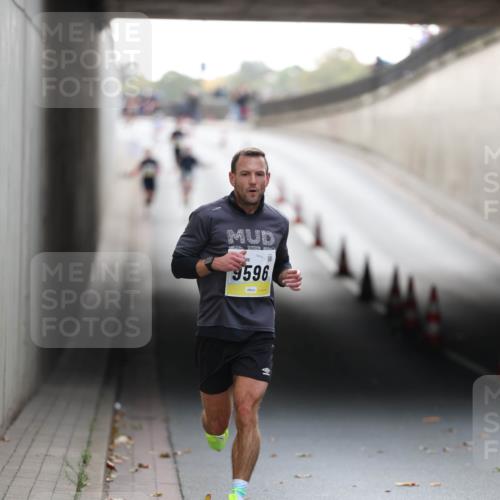 05.10.2025 - 20. swb-Marathon Bremen Michael Strokosch http://msf.ph/oto/9209957 05.10.2025 10:31:56 Laufen 9596 meine-sportfotos.de