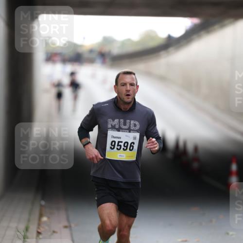 05.10.2025 - 20. swb-Marathon Bremen Michael Strokosch http://msf.ph/oto/9209960 05.10.2025 10:31:57 Laufen 02013, 9596 meine-sportfotos.de