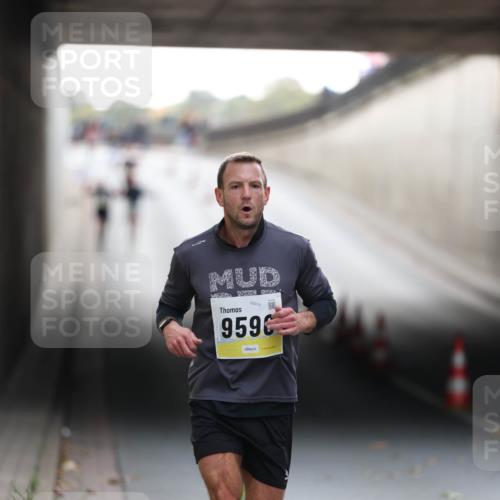 05.10.2025 - 20. swb-Marathon Bremen Michael Strokosch http://msf.ph/oto/9209961 05.10.2025 10:31:57 Laufen 02013, 959 meine-sportfotos.de