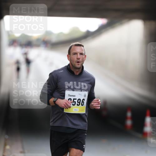 05.10.2025 - 20. swb-Marathon Bremen Michael Strokosch http://msf.ph/oto/9209962 05.10.2025 10:31:57 Laufen 02013, 596 meine-sportfotos.de
