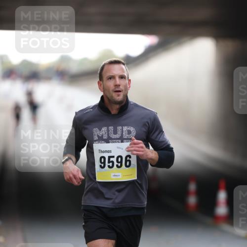 05.10.2025 - 20. swb-Marathon Bremen Michael Strokosch http://msf.ph/oto/9209963 05.10.2025 10:31:58 Laufen 02013, 9596 meine-sportfotos.de
