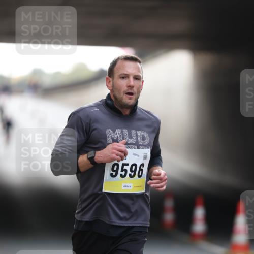 05.10.2025 - 20. swb-Marathon Bremen Michael Strokosch http://msf.ph/oto/9209964 05.10.2025 10:31:58 Laufen 02013, 9596 meine-sportfotos.de
