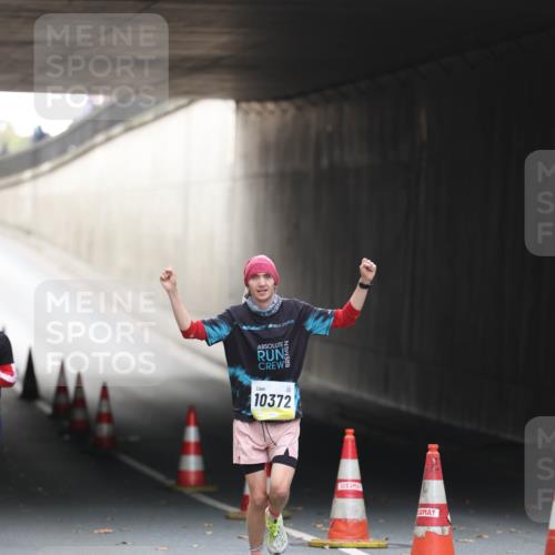 05.10.2025 - 20. swb-Marathon Bremen Michael Strokosch http://msf.ph/oto/9209973 05.10.2025 10:32:12 Laufen 10372 meine-sportfotos.de