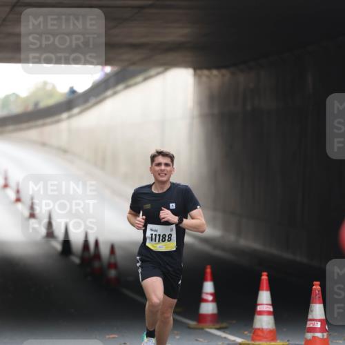 05.10.2025 - 20. swb-Marathon Bremen Michael Strokosch http://msf.ph/oto/9209992 05.10.2025 10:32:18 Laufen 11188 meine-sportfotos.de