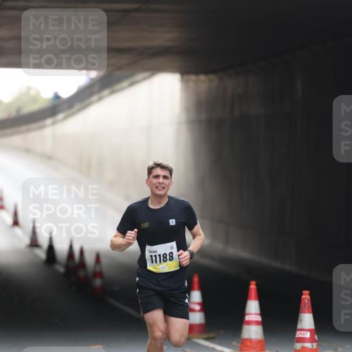 05.10.2025 - 20. swb-Marathon Bremen Michael Strokosch http://msf.ph/oto/9209993 05.10.2025 10:32:18 Laufen 11188 meine-sportfotos.de
