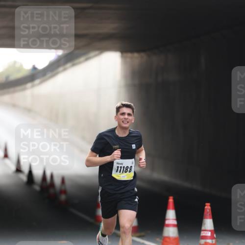 05.10.2025 - 20. swb-Marathon Bremen Michael Strokosch http://msf.ph/oto/9209994 05.10.2025 10:32:19 Laufen 11188 meine-sportfotos.de