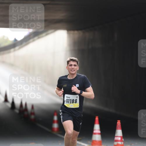 05.10.2025 - 20. swb-Marathon Bremen Michael Strokosch http://msf.ph/oto/9209995 05.10.2025 10:32:19 Laufen 11188 meine-sportfotos.de