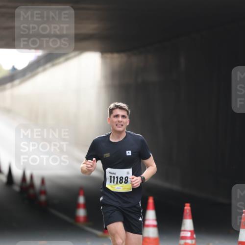 05.10.2025 - 20. swb-Marathon Bremen Michael Strokosch http://msf.ph/oto/9209996 05.10.2025 10:32:19 Laufen 11188 meine-sportfotos.de