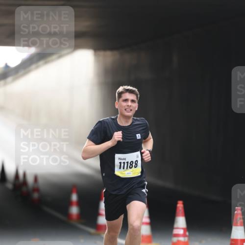 05.10.2025 - 20. swb-Marathon Bremen Michael Strokosch http://msf.ph/oto/9209997 05.10.2025 10:32:19 Laufen 11188 meine-sportfotos.de