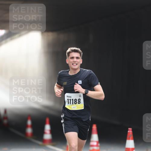 05.10.2025 - 20. swb-Marathon Bremen Michael Strokosch http://msf.ph/oto/9209999 05.10.2025 10:32:20 Laufen 11188 meine-sportfotos.de