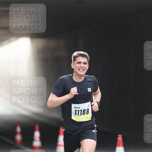 05.10.2025 - 20. swb-Marathon Bremen Michael Strokosch http://msf.ph/oto/9210000 05.10.2025 10:32:20 Laufen 11188 meine-sportfotos.de
